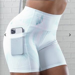 NWT Fabletics High-Waisted Pocket Short 6”